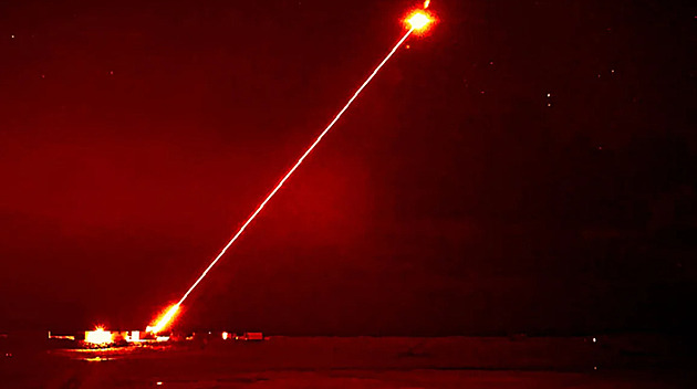 Britská revoluce ve válečnictví? Laserový „Dračí oheň“ umí vystřelit za pár stovek, má ale nečekané soupeře