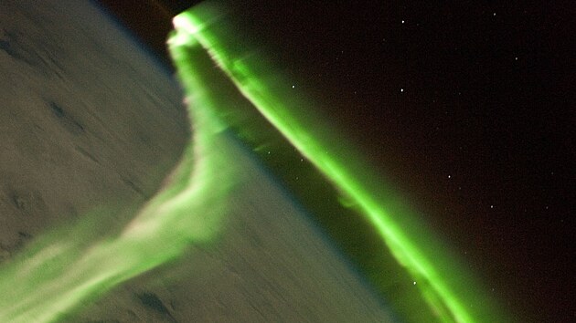 Jiní polární záe vyfotografovaná z mezinárodní vesmírné stanice