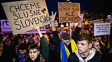 Ped prezidentskými volbami otásají Slovenskem demonstrace proti vlád Roberta...