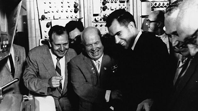 Americký viceprezident Richard Nixon se bavil s generálním tajemníkem SSSR...