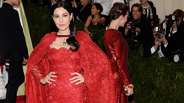 Krajka: nevinnost i svůdnost odolávající staletím