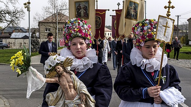 Prvod matiek z Laan do Dolan bhem velikonon nedle.