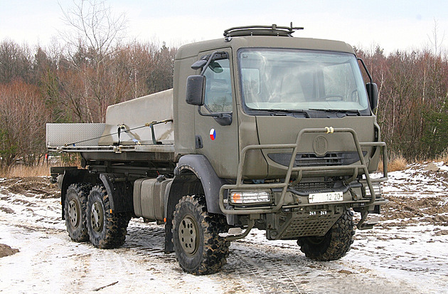 Armáda kupuje nové náklaďáky. Už to ale nebudou české Tatry, proč je nahradí vozidla značky Volvo?