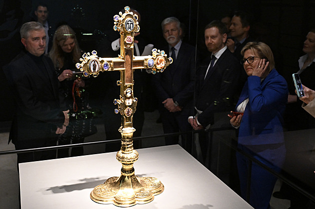 Otevírání Pražského hradu v Drážďanech aneb výstava svatovítského pokladu v zahraničí vyvolává otázky