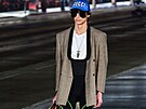 Pánské legíny Gucci na módní pehlídce v roce 2021.