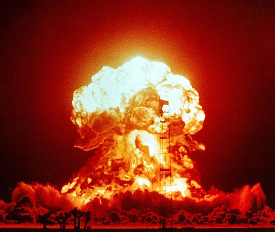 Atomový výbuch - ilustraní foto.