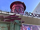 Slavný Moulin rouge je bez mlýnu, lopatky se v noci zítily na ulici.