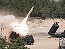 Americký armádní taktický raketový systém (ATACMS).