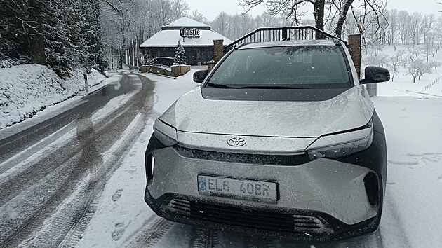 Cesta z Prahy na hranice Ukrajiny se dá v elektrické Toyot BZ4X s rychlým...