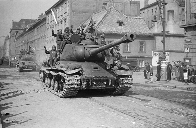 Neosvobodili nás jen Sověti a Američani. Loupeže, vraždy a znásilňování byly běžné, říká historik