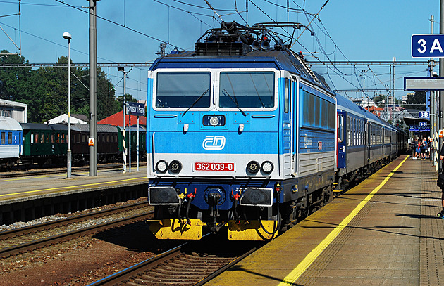 Velký plán na elektrizaci české železnice. Dalších 2400 kilometrů tratí bude pod dráty, kterých úseků se týká?