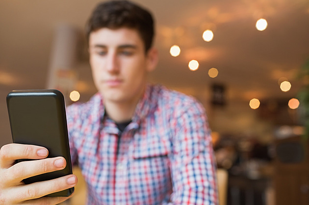 Nová finta v podvodných SMS: odhlaste si zpoplatněnou službu. Můžete přijít o peníze i citlivé údaje