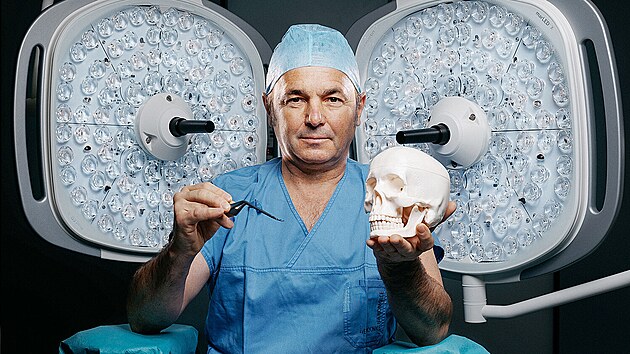 Neurochirurg Jan Klener z praské nemocnice Na Homolce