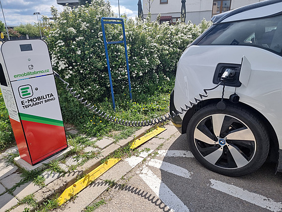 Nabíjecí stanice pro elektromobily.