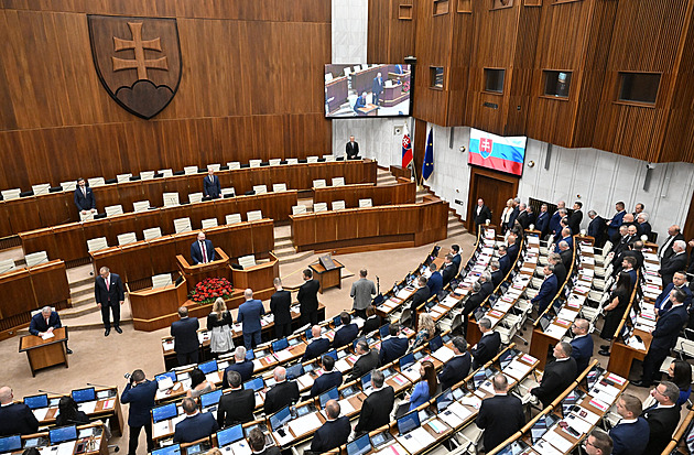 Atentát, neatentát. Slovensko pokračuje v zajetých kolejích