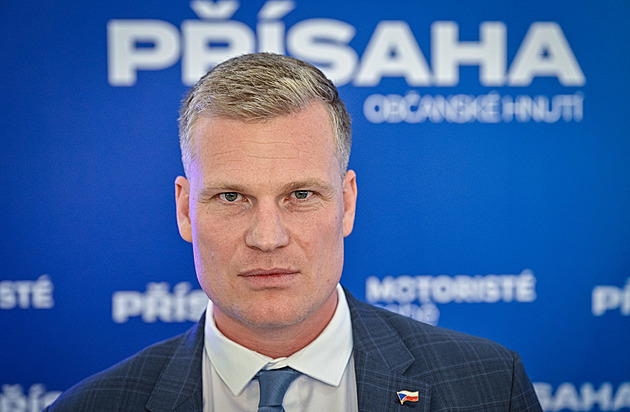 Černý kůň Motoristů pro eurovolby? Strana, která zazářila u studentů, sází na tvář ze sociálních sítí