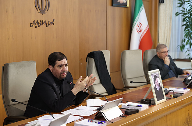 Írán prozatímně řídí byrokrat a bankéř. Byl oblíbencem prezidenta Raísího, dokáže obcházet západní sankce