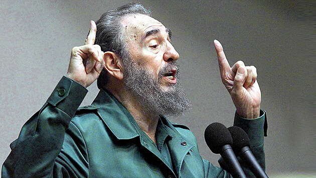 Revolucion�� a jeho revolu�n� my�lenka. Co tak zdanit finan�n� transakce? Nepovedlo se. Na sn�mku Fidel Castro roku 2001.