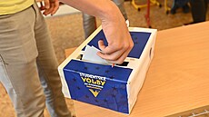Studenti hlasují v studentských volbách do Evropského parlamentu 2024 ve Vyí...