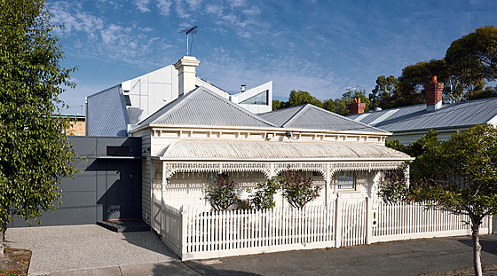 Památkov� chrán�ný d�m se zep�edu v�bec nezm�nil. V�e d�le�ité se odehrálo a�...