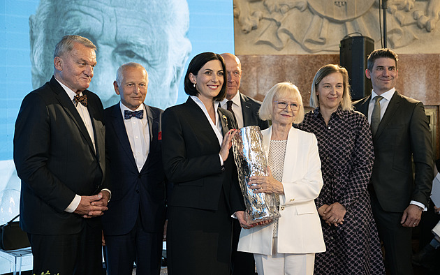 Cenu Arnošta Lustiga za rok 2023 dostala Eva Filipi, diplomatka a expertka na Blízký východ