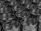 Pivo a dalí sycené nápoje se pod tlakem skladují ve speciálních ocelových...