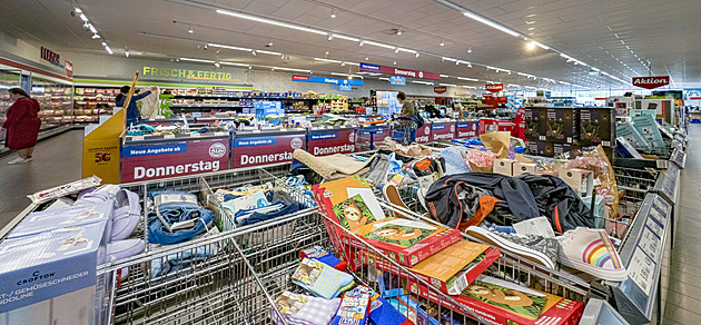 Nákupy v Německu se stále vyplatí, zato v Polsku už méně. Může za to návrat DPH, ceny paliv i kurz koruny