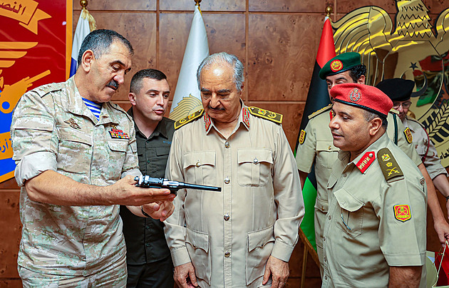 „Tajná“ ruská mise v Libyi. Kreml zvýšil podporu afrického spojence, může to znamenat i hrozbu pro Evropu