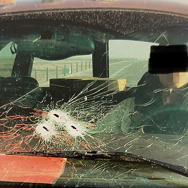 Český sniper popisuje, jak přežil přepadení. Zachránilo nás, že si teroristé stáhli okénka při rychlosti 140 km/h