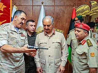 Libyjský polní marál Chalífa Haftar je spojencem Kremlu (uprosted). Na snímku...