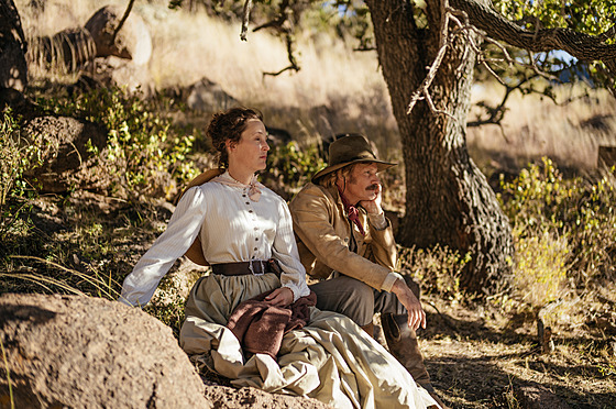 Vicky Kriepsová a Viggo Mortensen ve filmu A na konec svta.