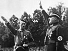 Adolf Hitler a Ernst Röhm. Mui, jejich sexualita drádí dodnes: Röhm byl...