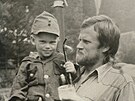 Filip Turek s otcem okolo roku 1988.