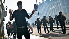 Levice bije na poplach. Francií kvli úspchu radikální pravice hýbou protesty....