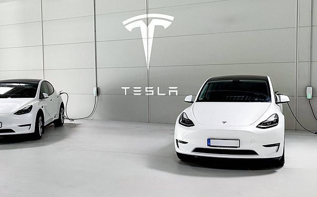 Tesla se v Česku dere vpřed. Prodeje elektromobilů vzrostly, pomáhají k tomu nové dotace