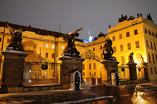 Koná se ustavující zasedání Patriotů pro Evropu, Bránu gigantů na Pražském hradě uzavře rekonstrukce