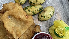 Víde�ský �ízek pat�í k naprosté rakouské klasice.