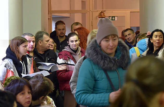 Spočítáno: Ukrajinští uprchlíci se Česku vyplácejí, ale sami se mají špatně. Problémy připouští i ministr