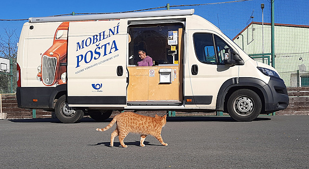 Rok s „osekanou“ poštou. Ubylo 30 tisíc zákazníků, obce popisují nelogičnosti a bojují s mobilními pobočkami