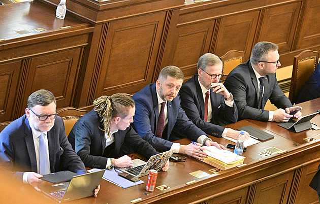 Protidrogové reklamní triky. Vláda žádnou politiku pro závislosti nemá