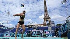 Dnes to vypukne. Nmka Svenja Muellerová se rozcviuje ped tréninkem pláového...