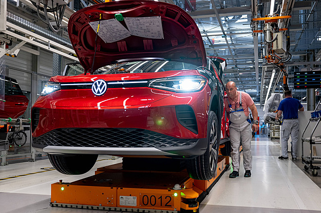 Evropští politici mají nového mazlíčka: automobilky, které neplní emisní normy