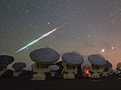 Nebeská podívaná. Meteor pozorovaný z jihoamerické pou�t� Atacama.