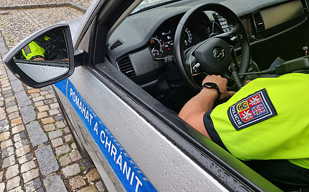 Provinilí policisté taktizují: rychle do civilu kvůli rentě. Nové paragrafy jim získat výsluhu znemožní