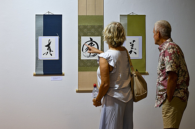 Galerii kritiků střídají pouťové atrakce. Ale doba si to žádá, kvalita už nikoho nezajímá
