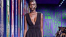 P�ehlídka haute couture módního domu Christian Dior  od kreativní �editelky...