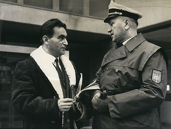 Rudolf Vrba (vlevo)