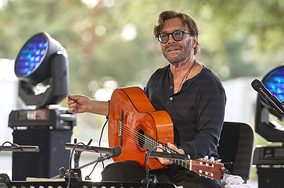 Al Di Meola, mimo�ádný kytarista i skladatel.