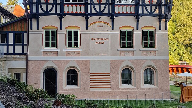 Detaily Jurkovi�ovy pr�ce v Luha�ovic�ch.