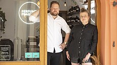 Spolupracujeme s dodavateli z Grasse, odtud jsou suroviny nejkvalitnjí. Je to...